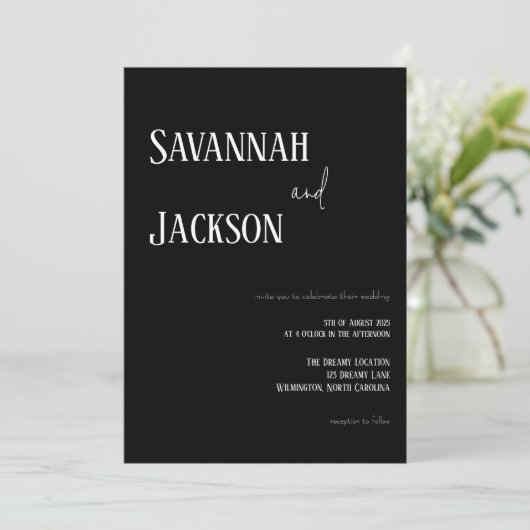 Uitnodiging tot een zwarte en witte moderne bruilo (Staand voorkant)