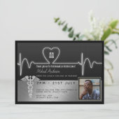 Uitnodiging tot het Afstuderen van de mannelijke v (Staand voorkant)