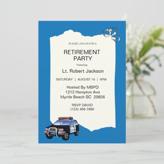 Uitnodiging tot uittreding als SUV-politieagent (Staand voorkant)