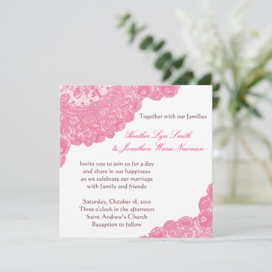 Uitnodiging tot weddenschap met roze kant (Staand voorkant)