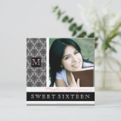uitnodiging van Damask Monogram Sweet 16 Party (Staand voorkant)