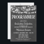 Uitnodiging van de GraduPartij van de Programmerin<br><div class="desc">Een leuke uitnodiging van een zwarte en witte computerprogrammeur met gloeiende lichten bovenaan.</div>