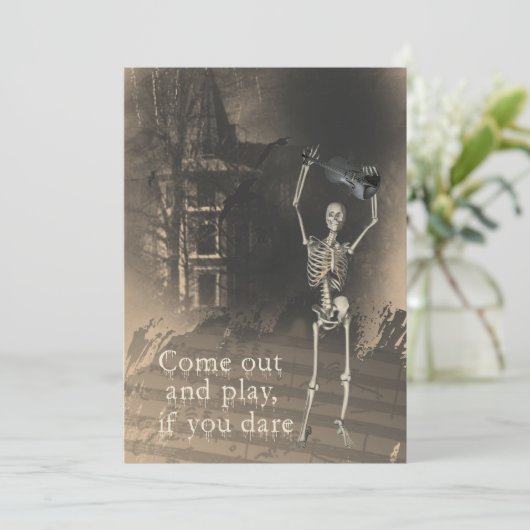 Uitnodiging van de partij Halloween, Skelet met Vi (Staand voorkant)