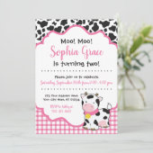uitnodiging van de partij Kow Birthday | Roze en z (Staand voorkant)