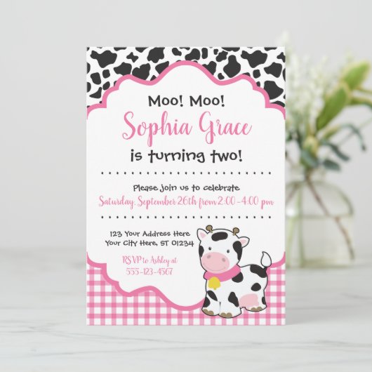uitnodiging van de partij Kow Birthday | Roze en z (Staand voorkant)