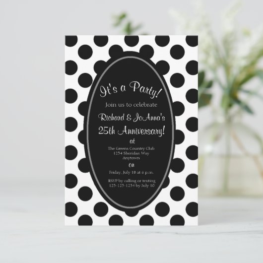 Uitnodiging van de Zwarte en Witte Polka Dot Party (Staand voorkant)