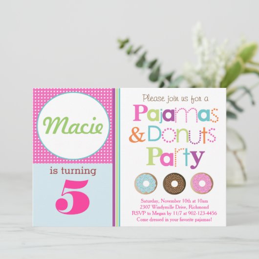 Uitnodiging van Donuts & Pajamas Party (roze) (Staand voorkant)