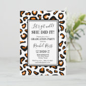 Uitnodiging van Leopard Print Graduation Party (Staand voorkant)