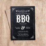Uitnodiging van Rustic Chalkbaord Engagement Party<br><div class="desc">Het moderne  landelijke chic verlovingspartij barbecue party uitnodigingsontwerp met superelegante,  noodlijdende typografie en een schattige gestippelde grens met vintage rolhoekdetails op een gedrukte faux chalkboard textuurachtergrond. Klik op de knop IT AANPASSEN om lettertypen aan te passen,  tekst rond te verplaatsen en uw eigen unieke één-van-een-soort uitnodigingsontwerp te creëer.</div>