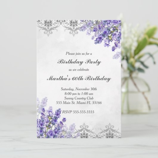 Uitnodiging verjaardag bloemmotief lavendel zilver (Staand voorkant)