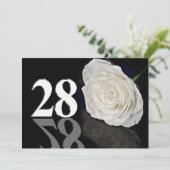 Uitnodiging verjaardagsfeestje 28 jaar oud (Staand voorkant)