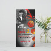 Uitnodiging voor 13e verjaardag, basketbalring (Staand voorkant)
