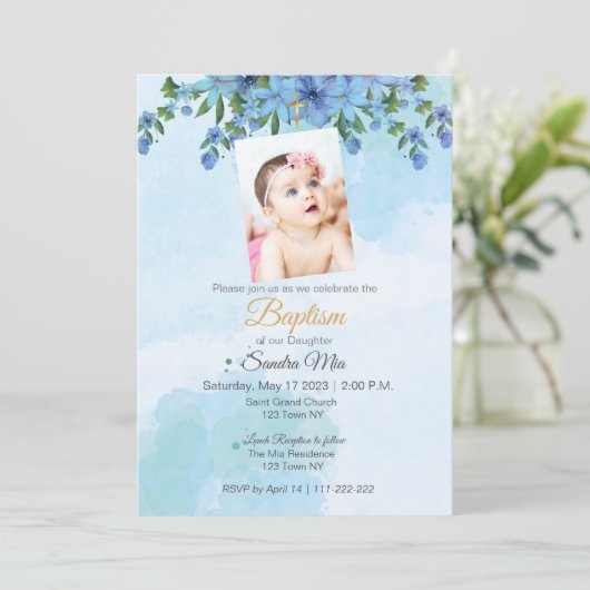 Uitnodiging voor blauwe bloemendoop (Staand voorkant)