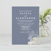 Uitnodiging voor blauwe bruiloft op strand van Sea (Staand voorkant)