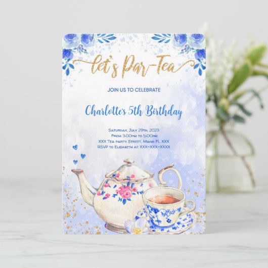 Uitnodiging voor blauwe en roze theepartij verjaar (Staand voorkant)