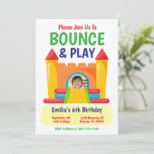 Uitnodiging voor Bounce & Play-verjaardag (Staand voorkant)