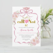 Uitnodiging voor Bow Coquette Roze RN Afstudeerfee (Staand voorkant)