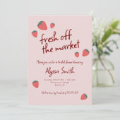 Uitnodiging voor bruidsdouche met aardbeienthema (Staand voorkant)