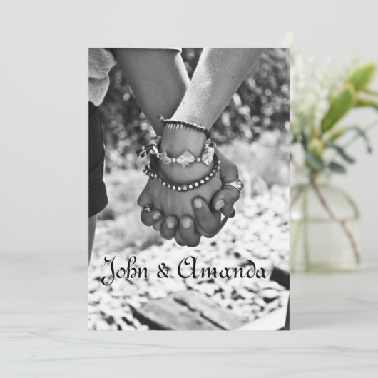 Uitnodiging voor bruiloft met handen (Staand voorkant)