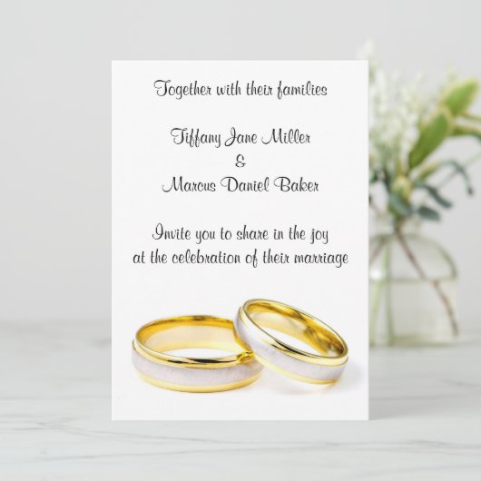 Uitnodiging voor bruiloft met huwelijksringen aang (Staand voorkant)