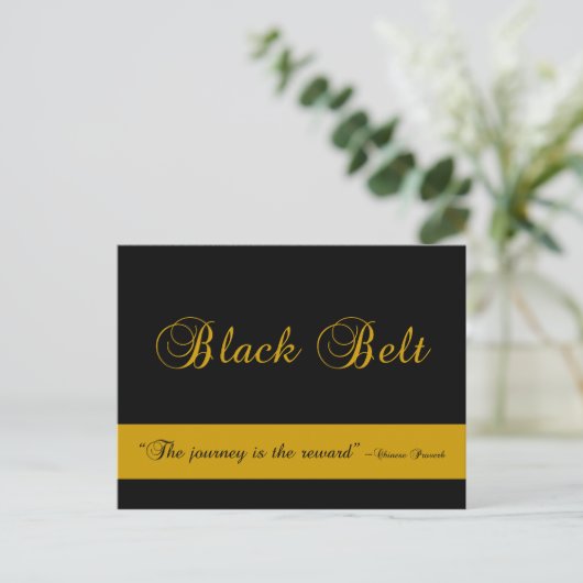 Uitnodiging voor de bevordering van de zwarte gord (Staand voorkant)