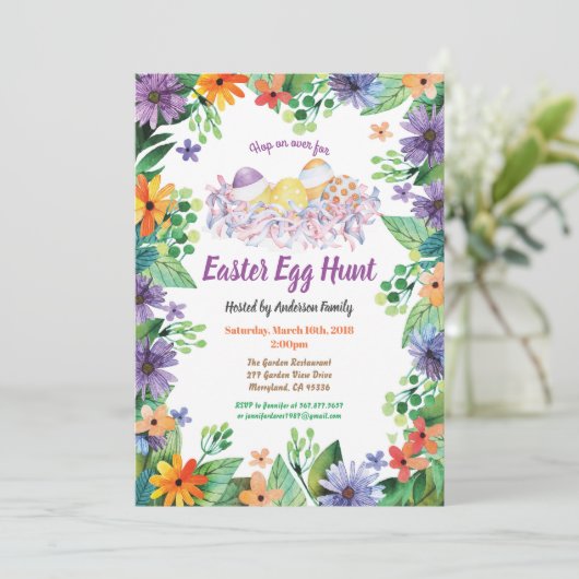 Uitnodiging voor de Easter Egg Hunt. Paarse bloeme (Staand voorkant)