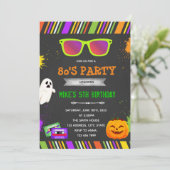 Uitnodiging voor een 80's Halloween-verjaardagsfee (Staand voorkant)