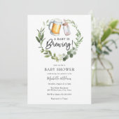 Uitnodiging voor een babyborrel: Er is een baby op (Staand voorkant)