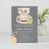 Uitnodiging voor een babyfeestje met kat in roze l (Staand voorkant)