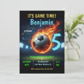 Uitnodiging voor een verjaardagsfeestje met voetba (Staand voorkant)
