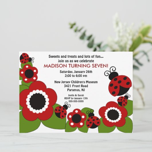 Uitnodiging voor feestdagen voor bloem en ladybugs (Staand voorkant)