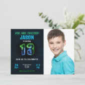 Uitnodiging voor foto van 13e verjaardag jongen (Staand voorkant)