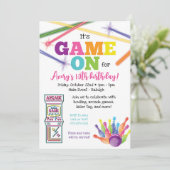 Uitnodiging voor Game On Arcade Bowling-feestje (Staand voorkant)
