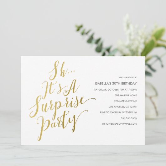Uitnodiging voor Gold Script Surprise Party (Staand voorkant)