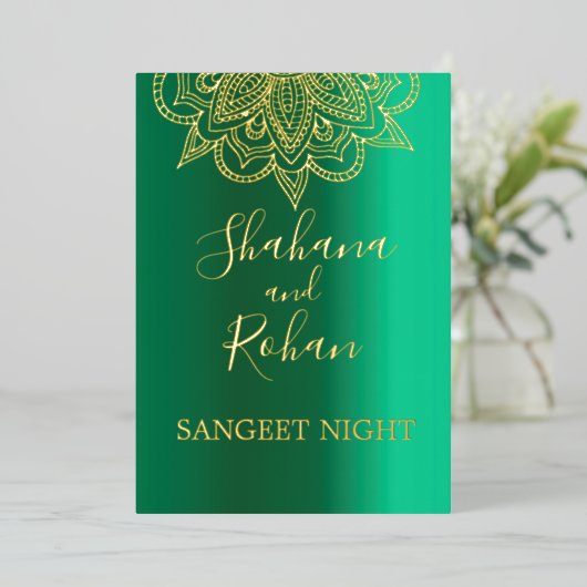 Uitnodiging voor gouden kleuren in Indiase stijl (Staand Voorkant)