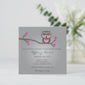 Uitnodiging voor grijze, roze en bruine uil (Staand voorkant)