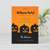 Uitnodiging voor Halloweenfeest met drie pompoenen (Staand voorkant)