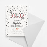 Uitnodiging voor jongensfeest met rode en zwarte s<br><div class="desc">Vier de verjaardag van je zoon met onze rode,  zwarte en grijze trampoline- of springkasteel-verjaardagsuitnodiging. Dit ontwerp heeft felle kleuren en speelse typografie.</div>