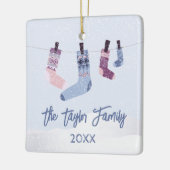 Uitnodiging voor kerstfeestdagen in de winter keramisch ornament (Links)