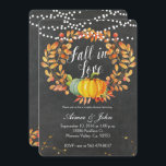 uitnodiging voor schoolbord-herfst<br><div class="desc">Herfst in Love Chalkboard herfst uitnodigingskaart met pompoenen,  herfstbloemen,  bladeren en pompoenen. Ideaal voor herfst koppels doucheuitnodiging.</div>