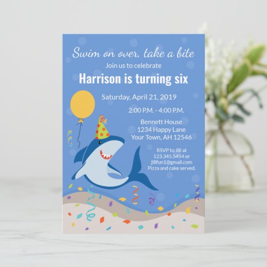 Uitnodiging voor Shark Birthday (Staand voorkant)