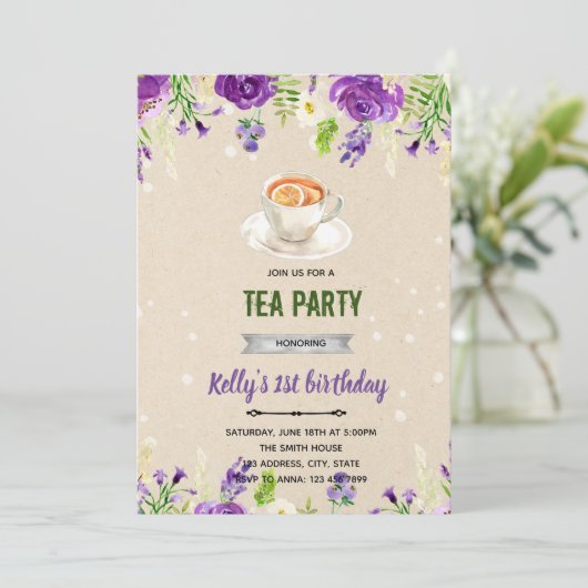 Uitnodiging voor theepartij met paarse bloemen (Staand voorkant)