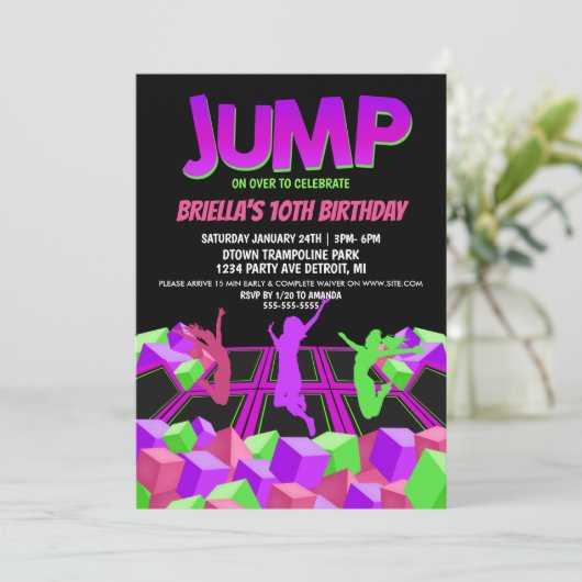 Uitnodiging voor trampolinefeest voor meisjes (Staand voorkant)