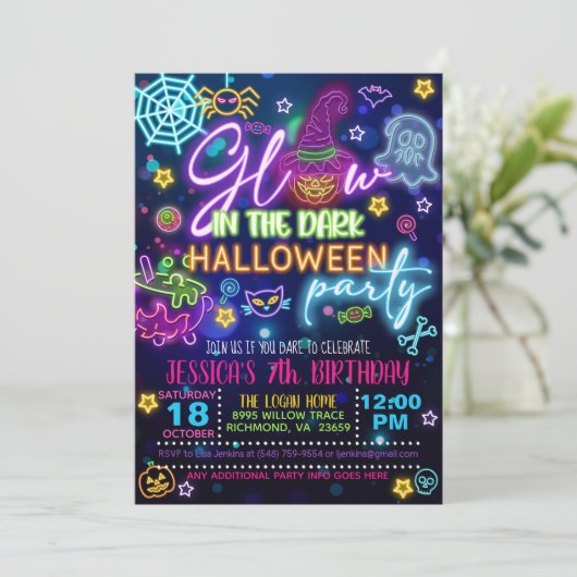 Uitnodiging voor verjaardag met Halloween Glow in (Staand voorkant)