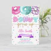 Uitnodiging voor verjaardag van bewerkbare donut (Staand voorkant)