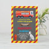 Uitnodiging voor verjaardag van vuurvrachtwagen en (Staand voorkant)