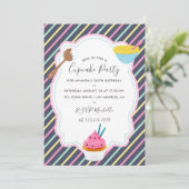 Uitnodiging voor verjaardagsfeestje met cupcake ba (Staand voorkant)