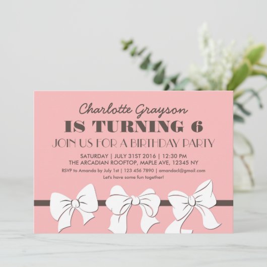 Uitnodiging voor verjaardagsfeestje met roze linte (Staand voorkant)