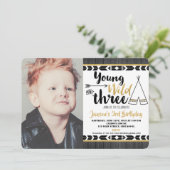 Uitnodiging voor verjaardagsfoto van jonge wilde d (Staand voorkant)