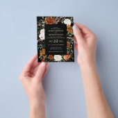 Uitnodiging voor zwarte florale bruiloft flyer (Hand)